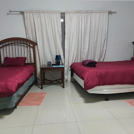 Special Inn Bed And Breakfast Виндхук Номер фото