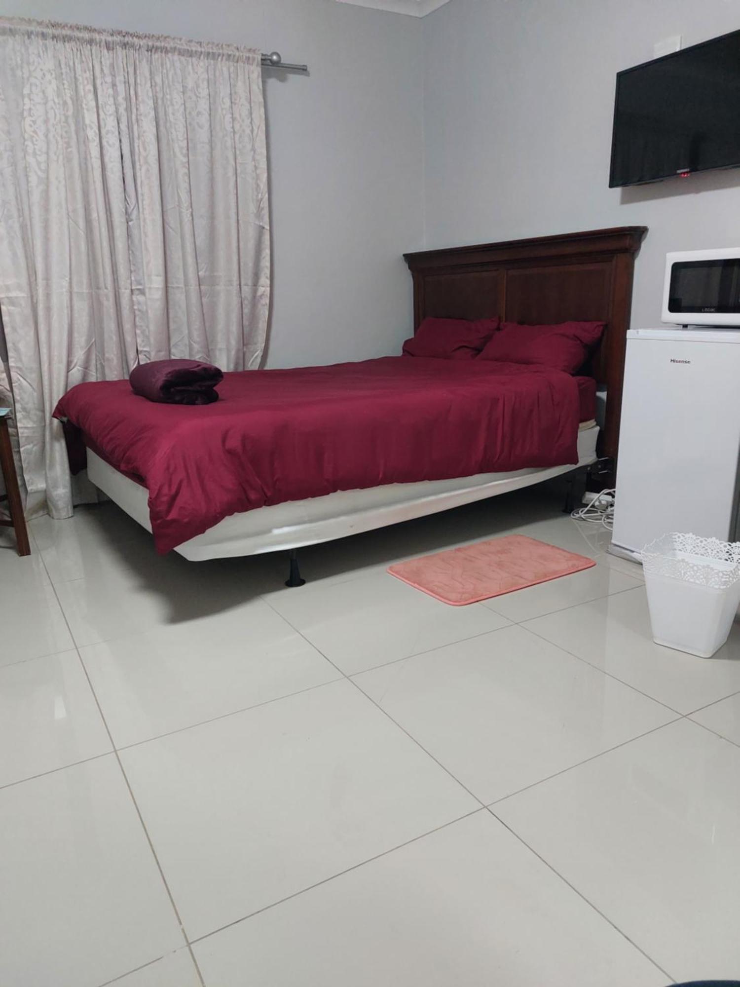 Special Inn Bed And Breakfast Виндхук Номер фото